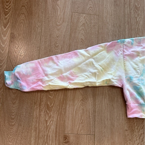 Women’s LIVINCOOL Tie-dye Cropped Pullover Crewneck - S - Picture 4 of 4